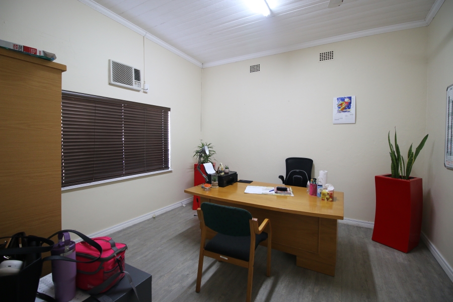 5 Bedroom Property for Sale in Berea Eastern Cape